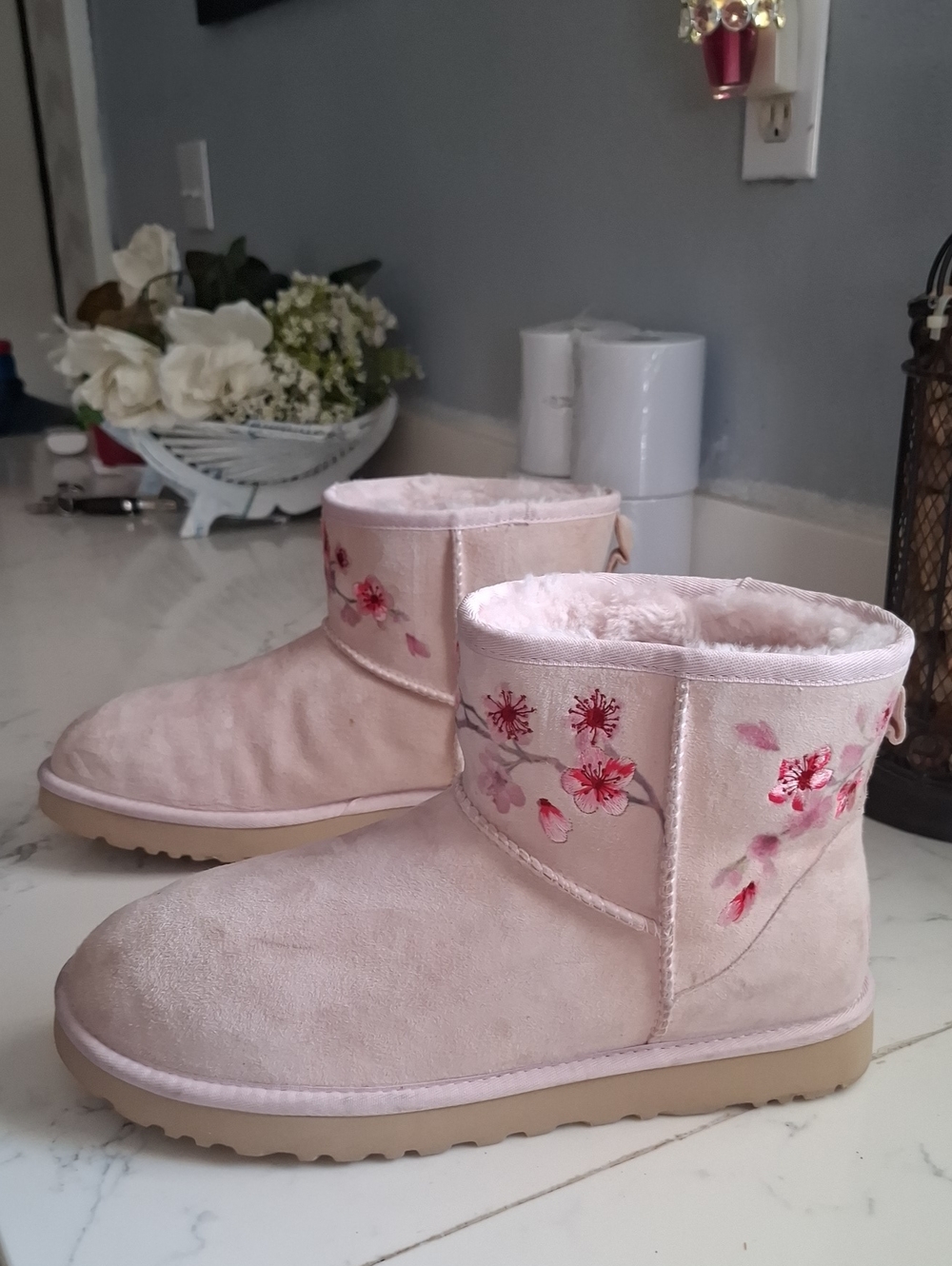 UGG WOMEN SHORT BOOTS BEAUTIFUL EMBROIDERED